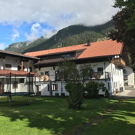 Pony-Ziegen-Hasen-Ranch Bichlbach Apartamento Exterior foto